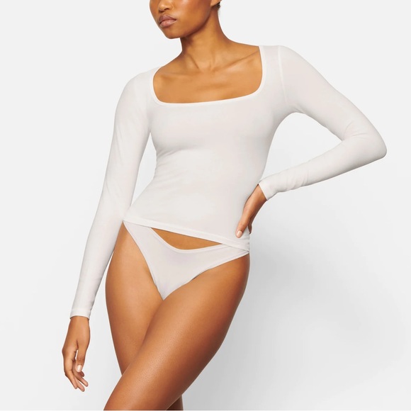 SKIMS Tops - SKIMS New Vintage Scoop Long Sleeve